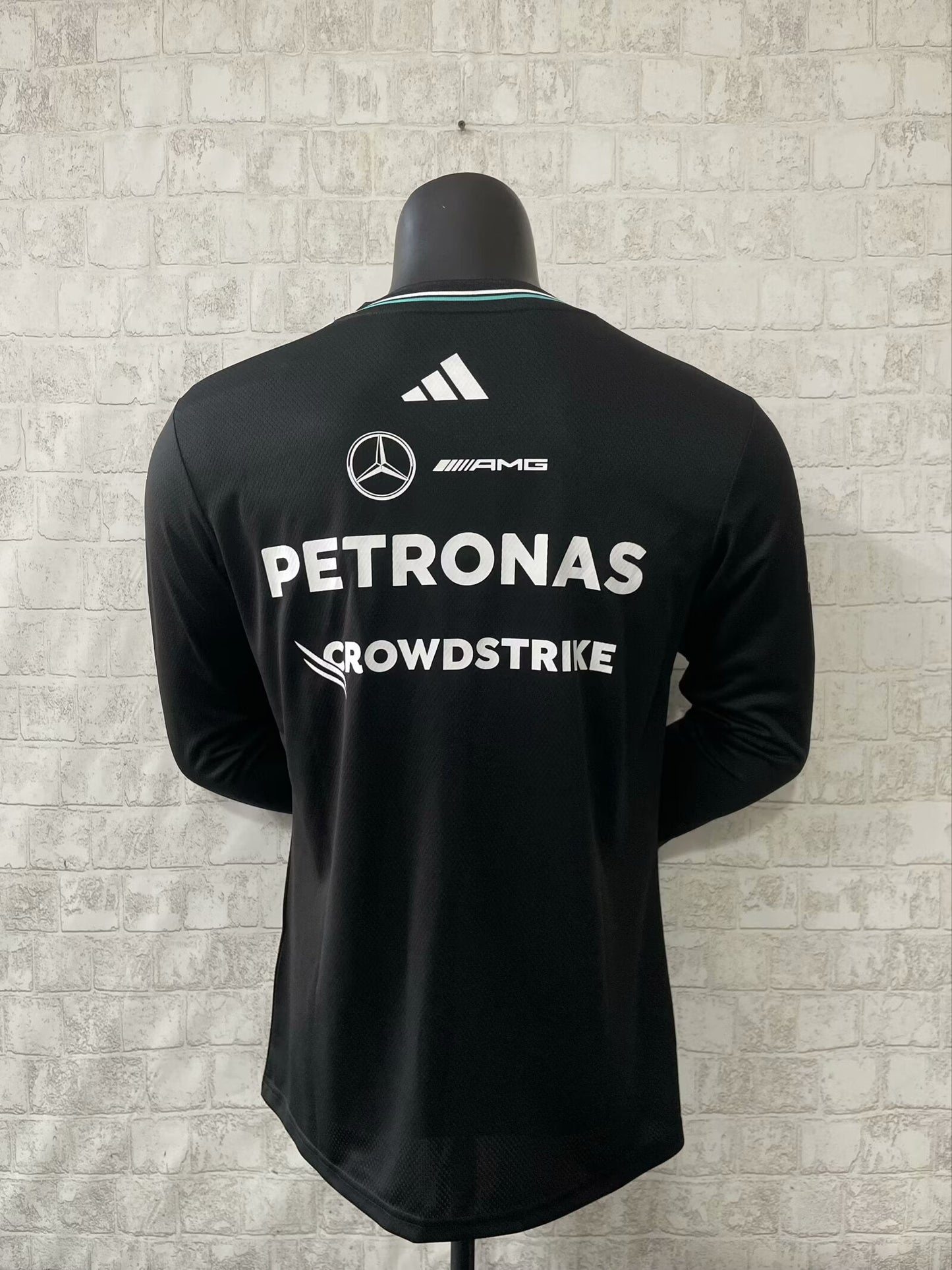 CAMISOLA F1 MERCEDES x ADIDAS 2025 MANGAS LONGAS - PRETO