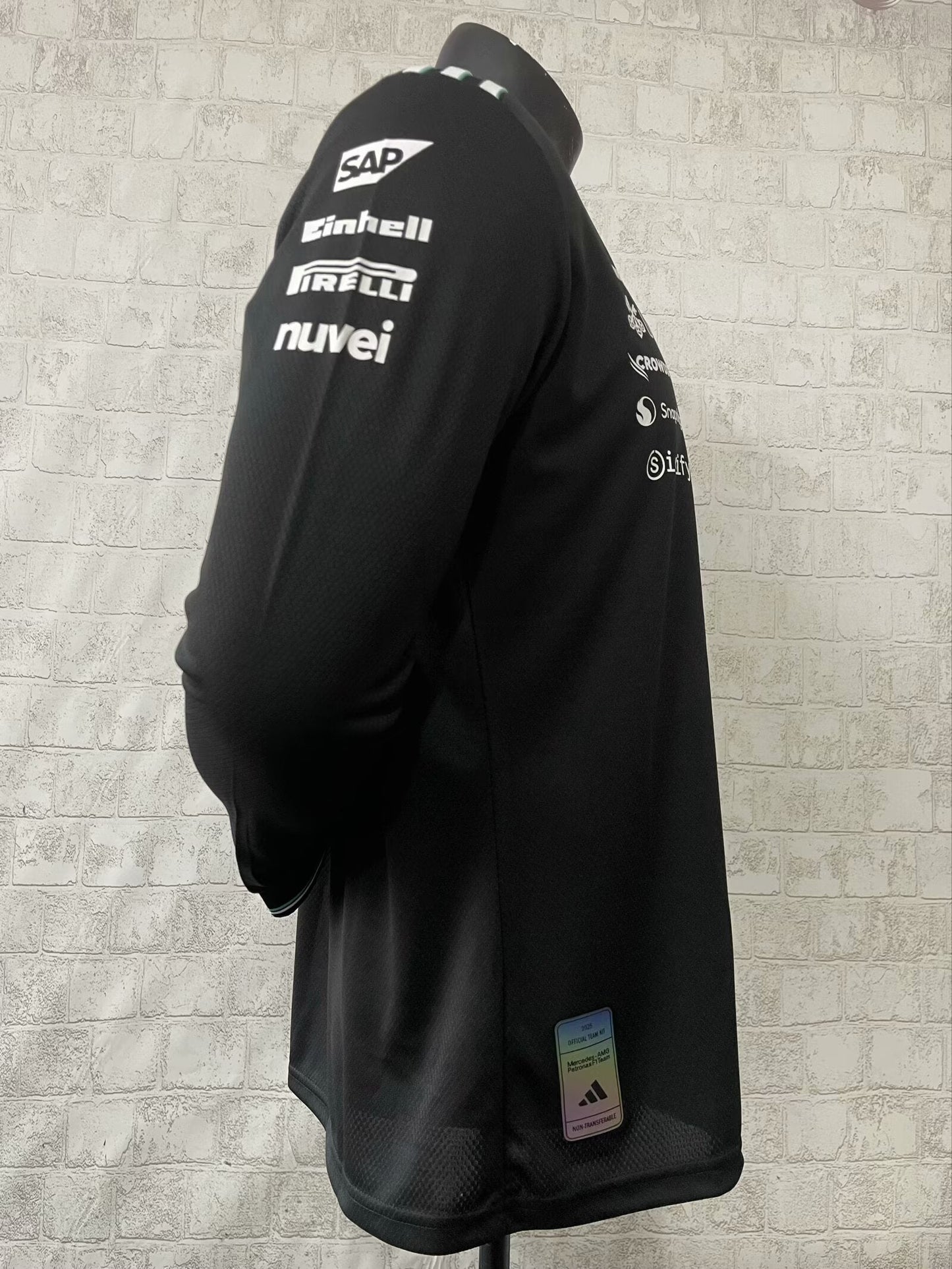 CAMISOLA F1 MERCEDES x ADIDAS 2025 MANGAS LONGAS - PRETO